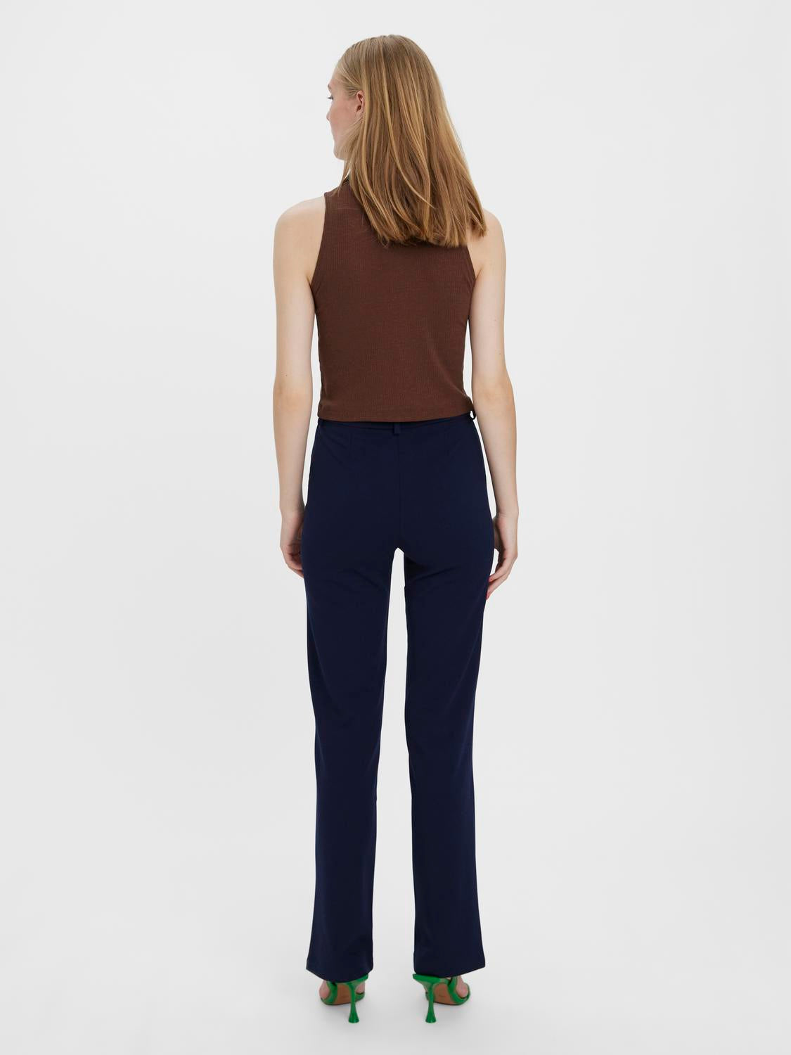 model_shot-back